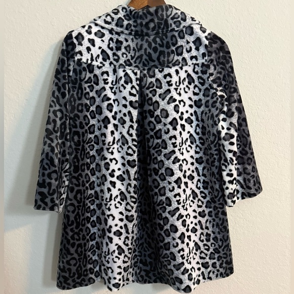 Anthropologie Aunt Wanda Grey Faux Fur Snow Leopard Print 3/4 Sleeve Jacket - Picture 6 of 10